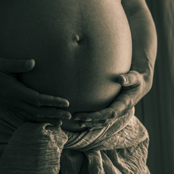 Photographie de grossesse par Hélène Toulet © Hélène Toulet