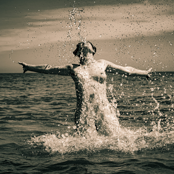 Gardiennes de l'eau, photographie artistique sur le féminin sacré par Hélène Toulet